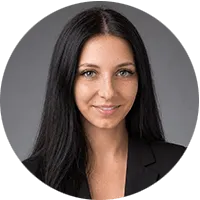 Kasia Tomasz - Zarządza zespołem piszącym wnioski.